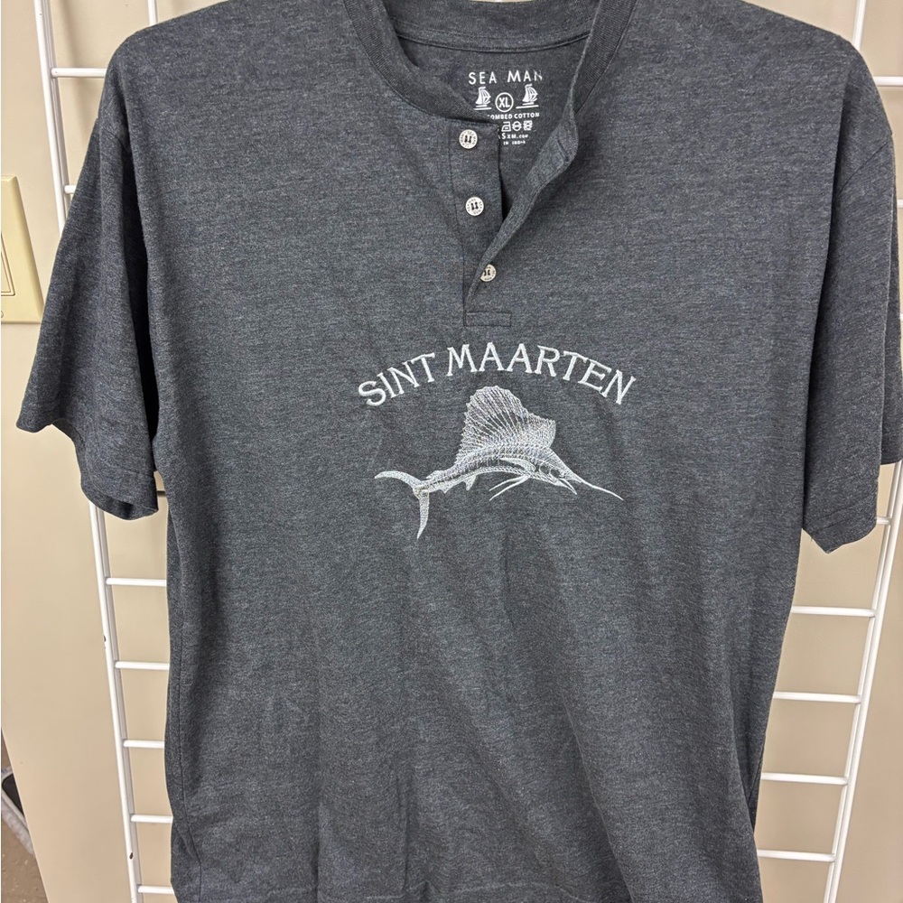 Embroidered Sint Maarten Henley shirt size XL. Cotton. Short sleeve. Excellent